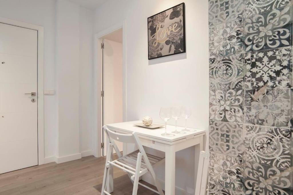 Moderno Apartamento En Plaza Merced Málaga Buitenkant foto